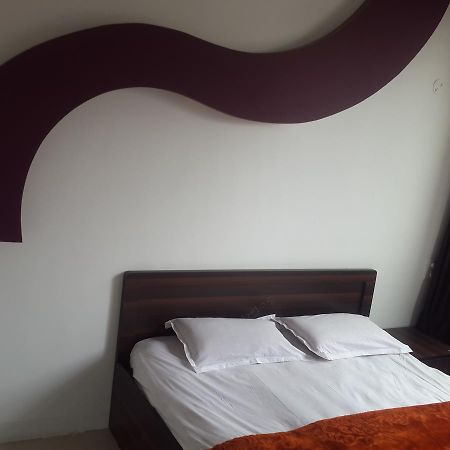 Hotel Holiday Era Opposite Railway Station Aurangabad  Bagian luar foto