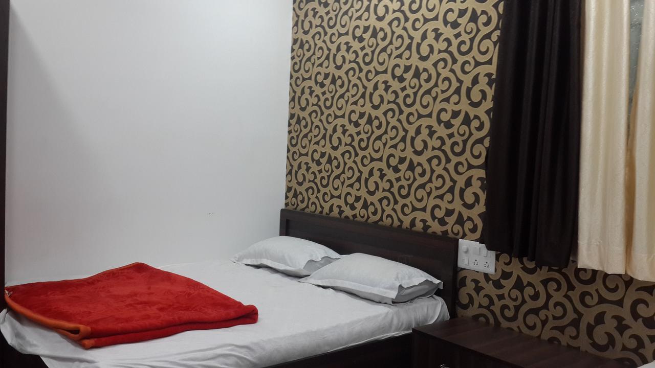 Hotel Holiday Era Opposite Railway Station Aurangabad  Bagian luar foto