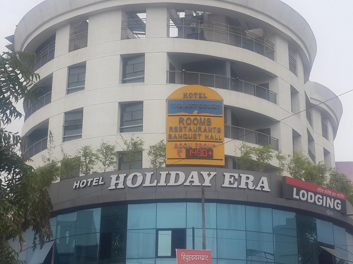 Hotel Holiday Era Opposite Railway Station Aurangabad  Bagian luar foto