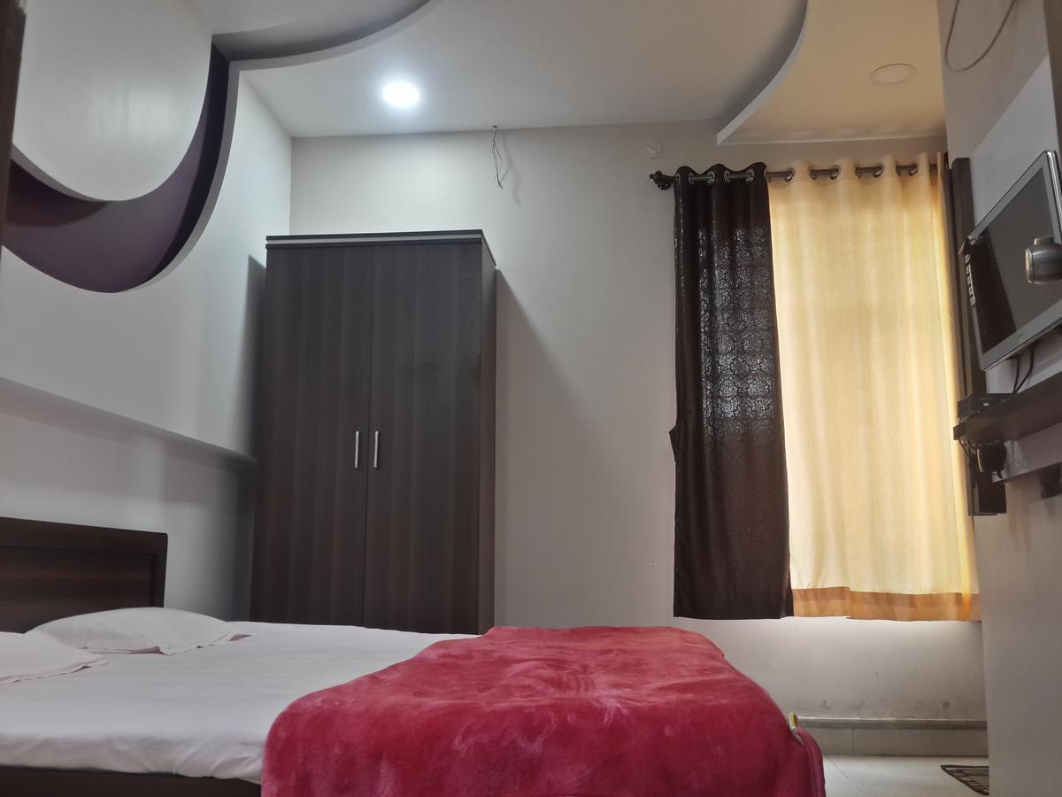 Hotel Holiday Era Opposite Railway Station Aurangabad  Bagian luar foto