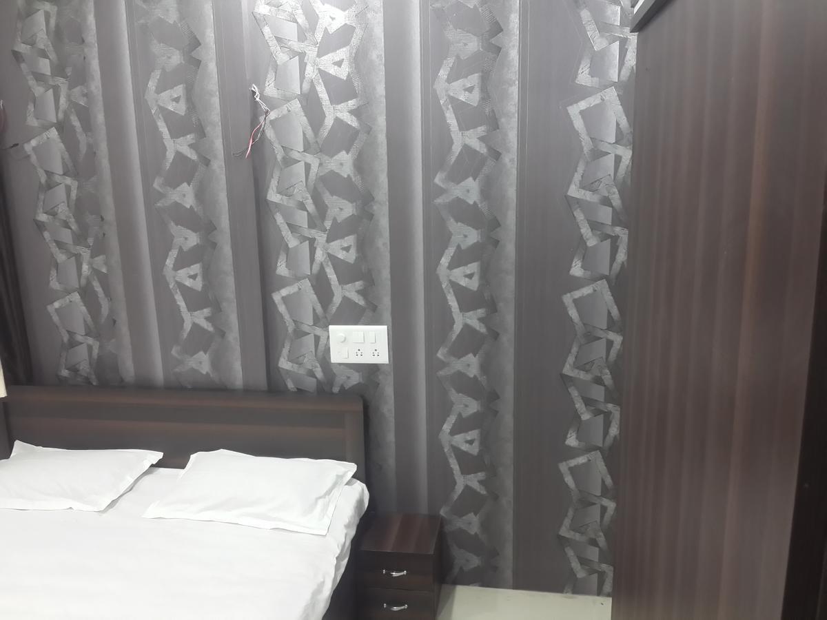 Hotel Holiday Era Opposite Railway Station Aurangabad  Bagian luar foto