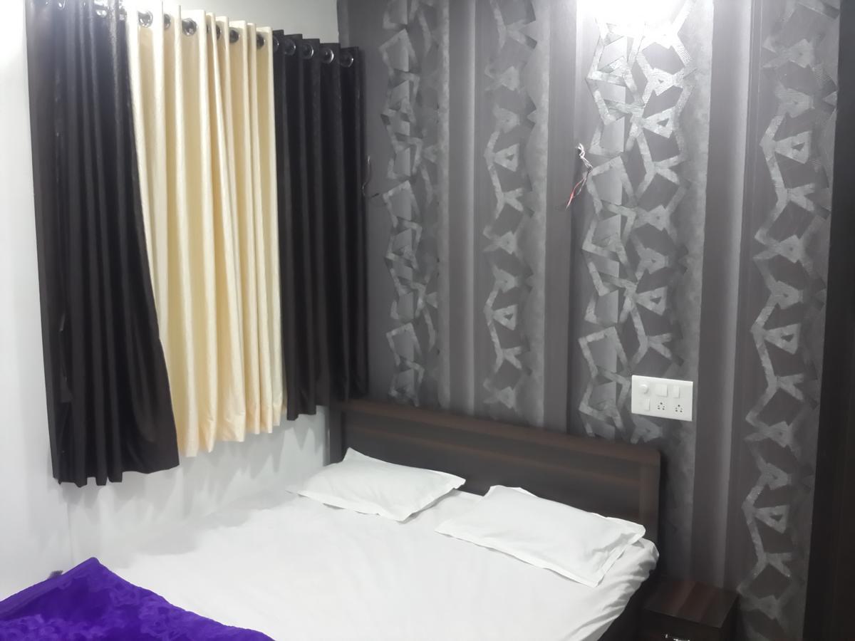 Hotel Holiday Era Opposite Railway Station Aurangabad  Bagian luar foto