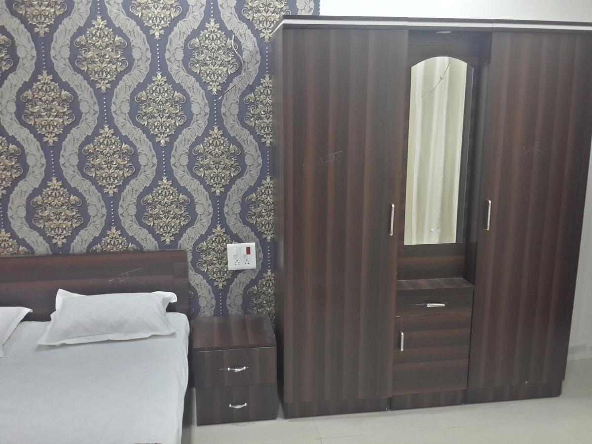 Hotel Holiday Era Opposite Railway Station Aurangabad  Bagian luar foto