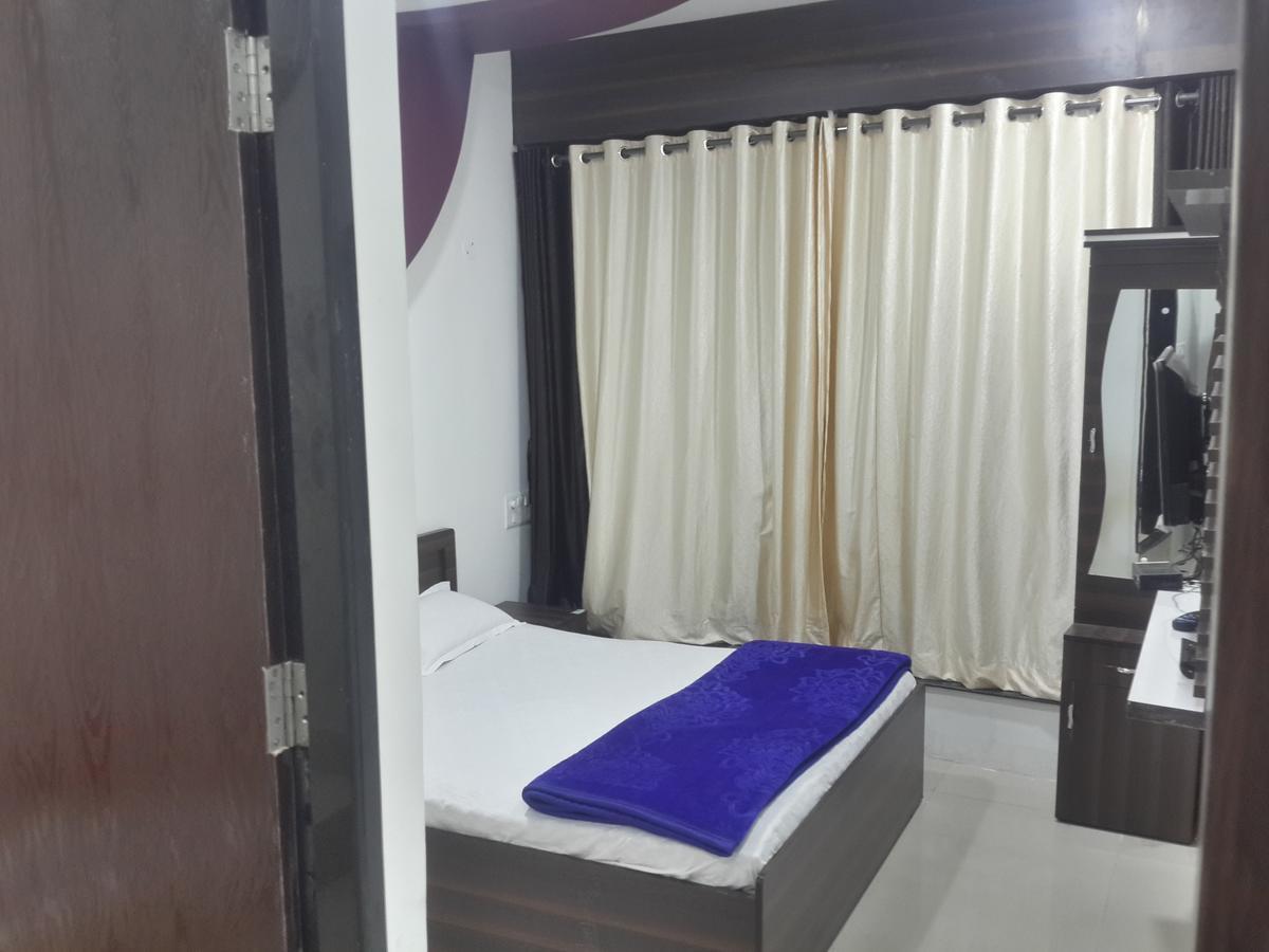 Hotel Holiday Era Opposite Railway Station Aurangabad  Bagian luar foto