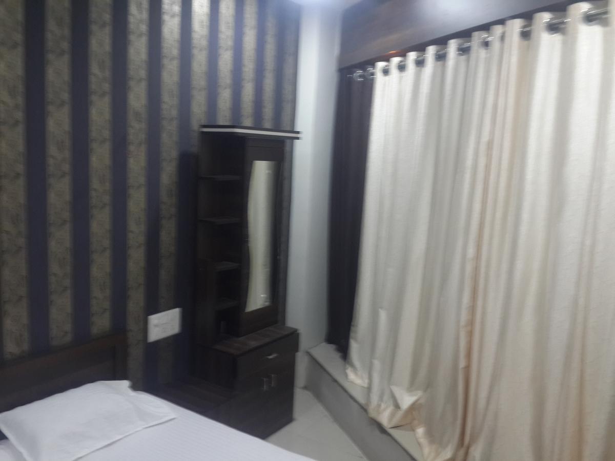 Hotel Holiday Era Opposite Railway Station Aurangabad  Bagian luar foto