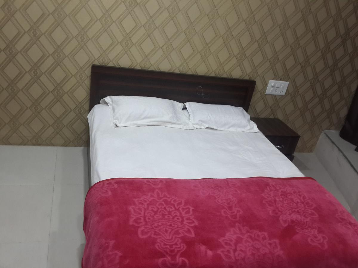 Hotel Holiday Era Opposite Railway Station Aurangabad  Bagian luar foto