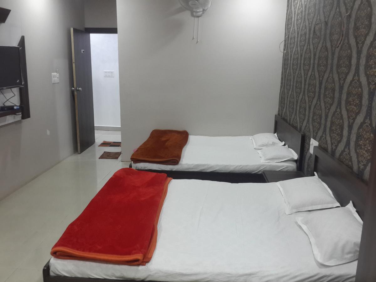 Hotel Holiday Era Opposite Railway Station Aurangabad  Bagian luar foto