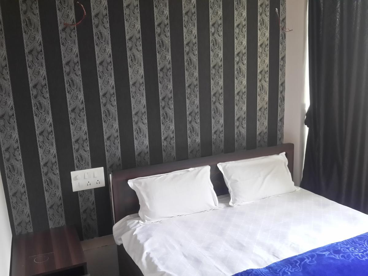 Hotel Holiday Era Opposite Railway Station Aurangabad  Bagian luar foto