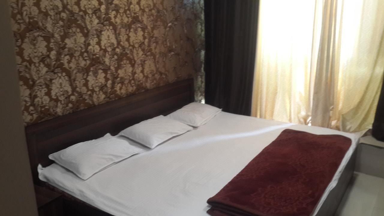 Hotel Holiday Era Opposite Railway Station Aurangabad  Bagian luar foto